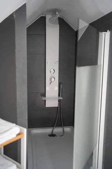 Фото номера Люкс с балконом и видом на горы Отель Piscul Negru Hotel - Transfagarasan г. Cumpăna 4